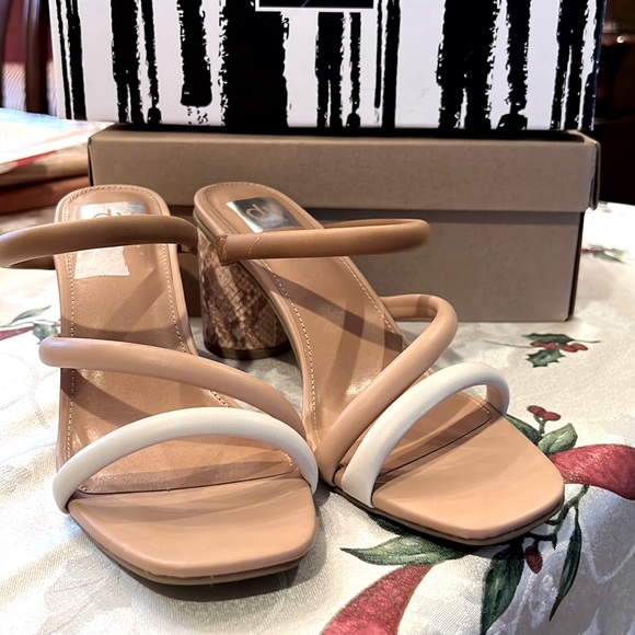 DV BY DOLCE VITA Women’s Mona Faux Python Block Heel Sandals Nude&white … - Picture 6 of 17